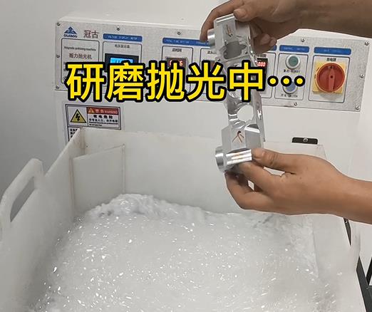 正在CNC機加工鋁合金零部件去毛刺去刀紋 正在CNC機加工鋁合金零部件去毛刺去刀紋